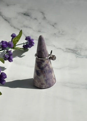 Stunning Lavendar Jade Ring Holder - 9A