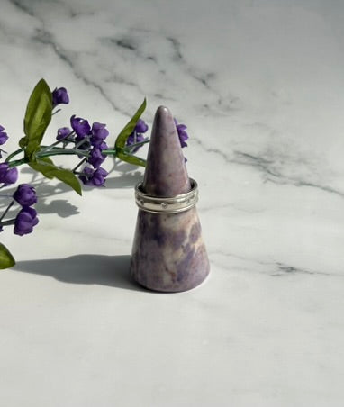 Stunning Lavendar Jade Ring Holder - 9A
