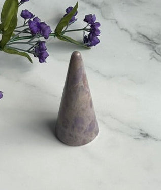 Stunning Lavendar Jade Ring Holder - 9B