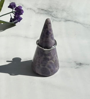 Stunning Lavendar Jade Ring Holder - 9C