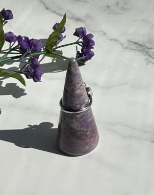 Stunning Lavendar Jade Ring Holder - 9D