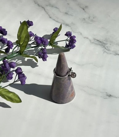 Stunning Lavendar Jade Ring Holder - 9E