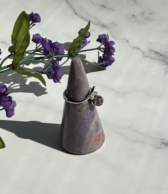Stunning Lavendar Jade Ring Holder - 9E