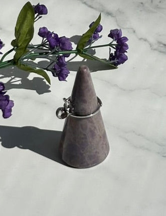 Stunning Lavendar Jade Ring Holder - 9E