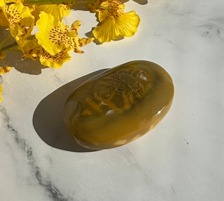 Mookaite  Palm Stone - 14C